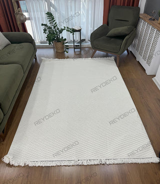 Defne Sade Desen Makine Halısı Krem